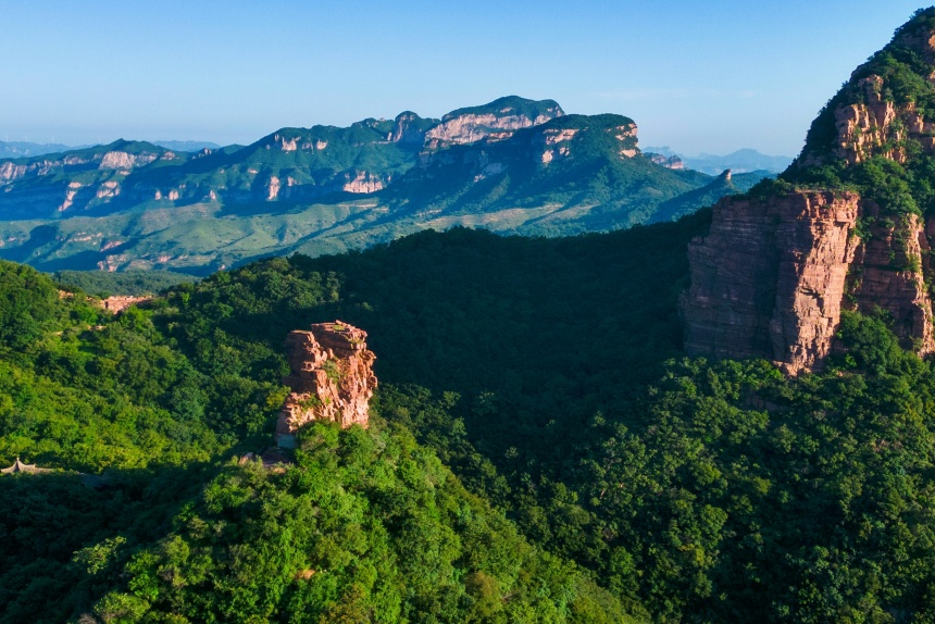 棋盤山。 褚付金攝