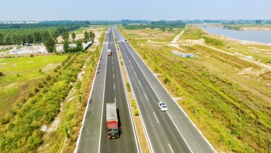 國(guó)道337定州繞城改線項(xiàng)目實(shí)現(xiàn)通車運(yùn)行。白永民攝