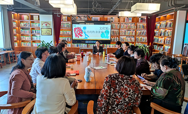 文化惠民 “藝”彩紛呈近日，在路北區(qū)文化館服務宣傳周期間，開展“此刻是金”分館公益課堂活動。