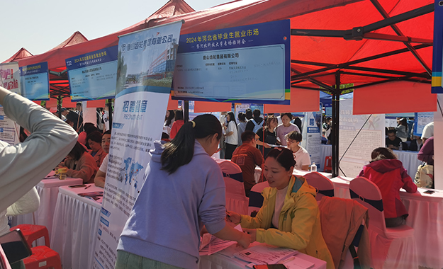 路北區(qū)赴河北科技大學攬才引智近日，唐山市路北區(qū)攜唐山高速公路集團有限公司、唐山市能源集團有限責任公司、亞捷科技（唐山）股份有限公司等18家企業(yè)赴河北科技大學開展“攬英才 創(chuàng)未來”萬企進千校校園招聘活動，提供崗位900余個。