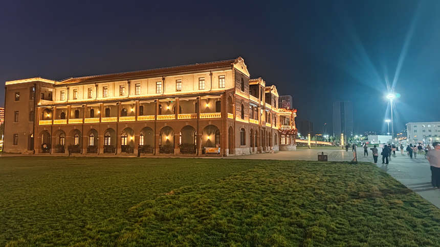 石家莊市正太廣場(chǎng)夜景。李玉杰攝