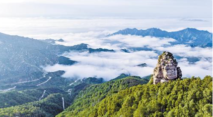 日前，無人機拍攝的白石山景區(qū)。淶源縣委宣傳部供圖